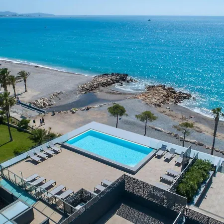 Climatise Les Pieds Dans L'eau Pour 6 Personnes Avec 1 Parentale, 1 Double Et 1 Mini Piscine Sur Le Toit Clim Garage Villeneuve-Loubet