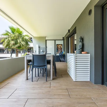 Climatise Les Pieds Dans L'eau Pour 6 Personnes Avec 1 Parentale, 1 Double Et 1 Mini Piscine Sur Le Toit Clim Garage Apartment Villeneuve-Loubet